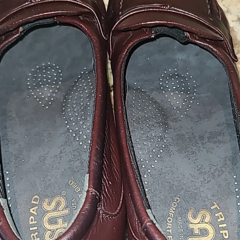 SAS women's Loafers. Sz9.5 in Excellent condition. Antique wine (#1588)